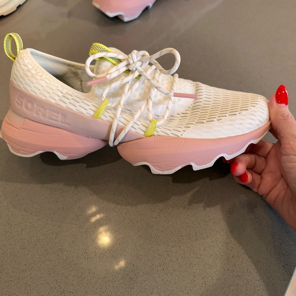 Sorel women’s tennis shoes, size 7.5